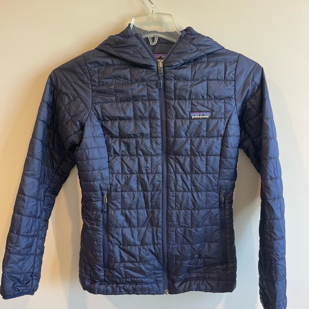 Patagonia Women’s Nanopuff Jacket- Navy size XSmall